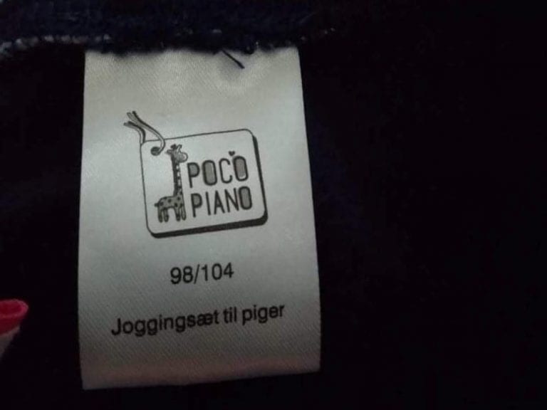 Foto taget af tekstilarbejderne inde på fabrikken, der leverer til Lidl og ALDI. Poco Piano er ALDIs eget tøjmærke. At der står "Jogginsæt til piger" på dansk, tyder på, at der produceres til danske ALDI-butikker.