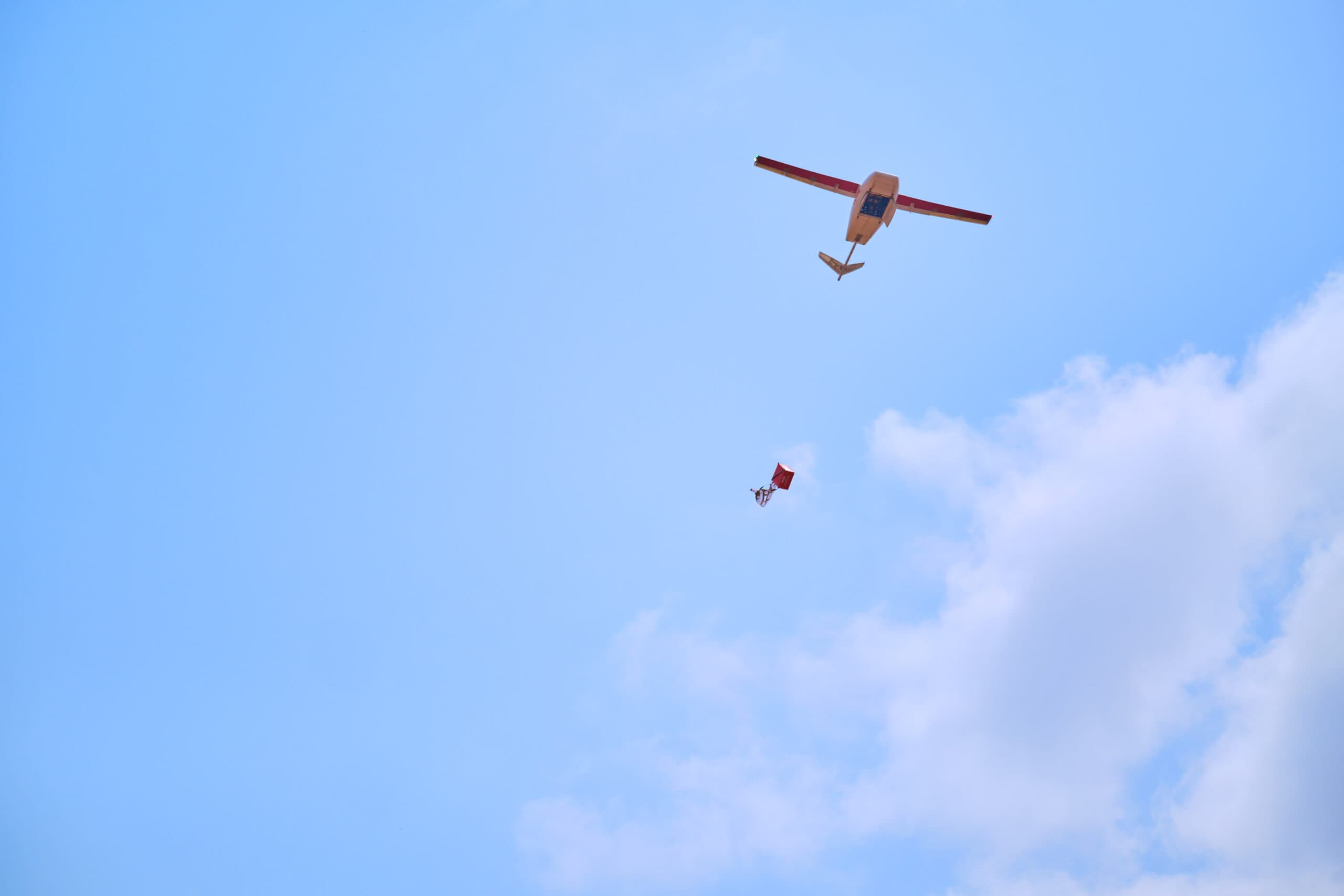 RS35126 PHOTO Zipline drone delivery