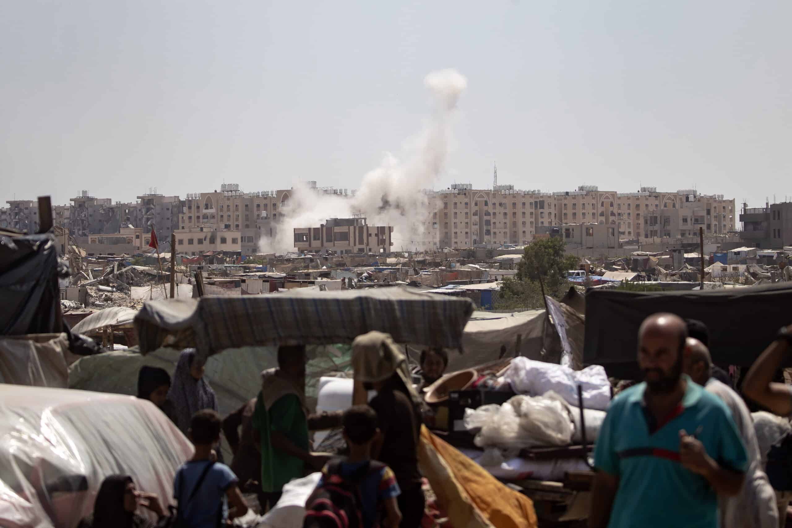 Palestinians Flee As Idf Forces Advance In Khan Younis
