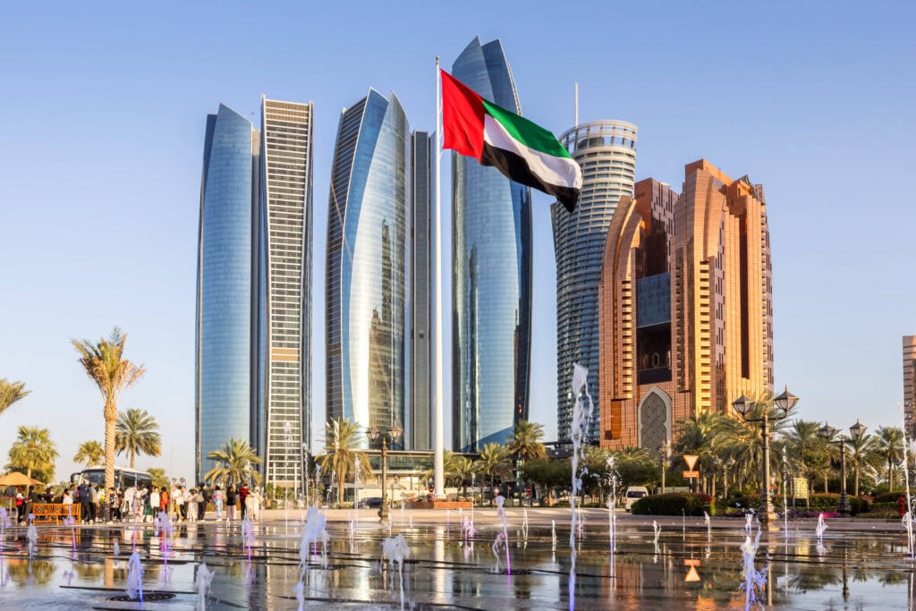 Abu Dhabi Skyline Etihad Towers Hochhäuser mit Springbrunnen in Abu Dhabi, Vereinigte Arabische Emirate