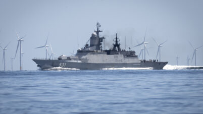 Russisk fregat der affyrede signalblus mod dansk helikopter