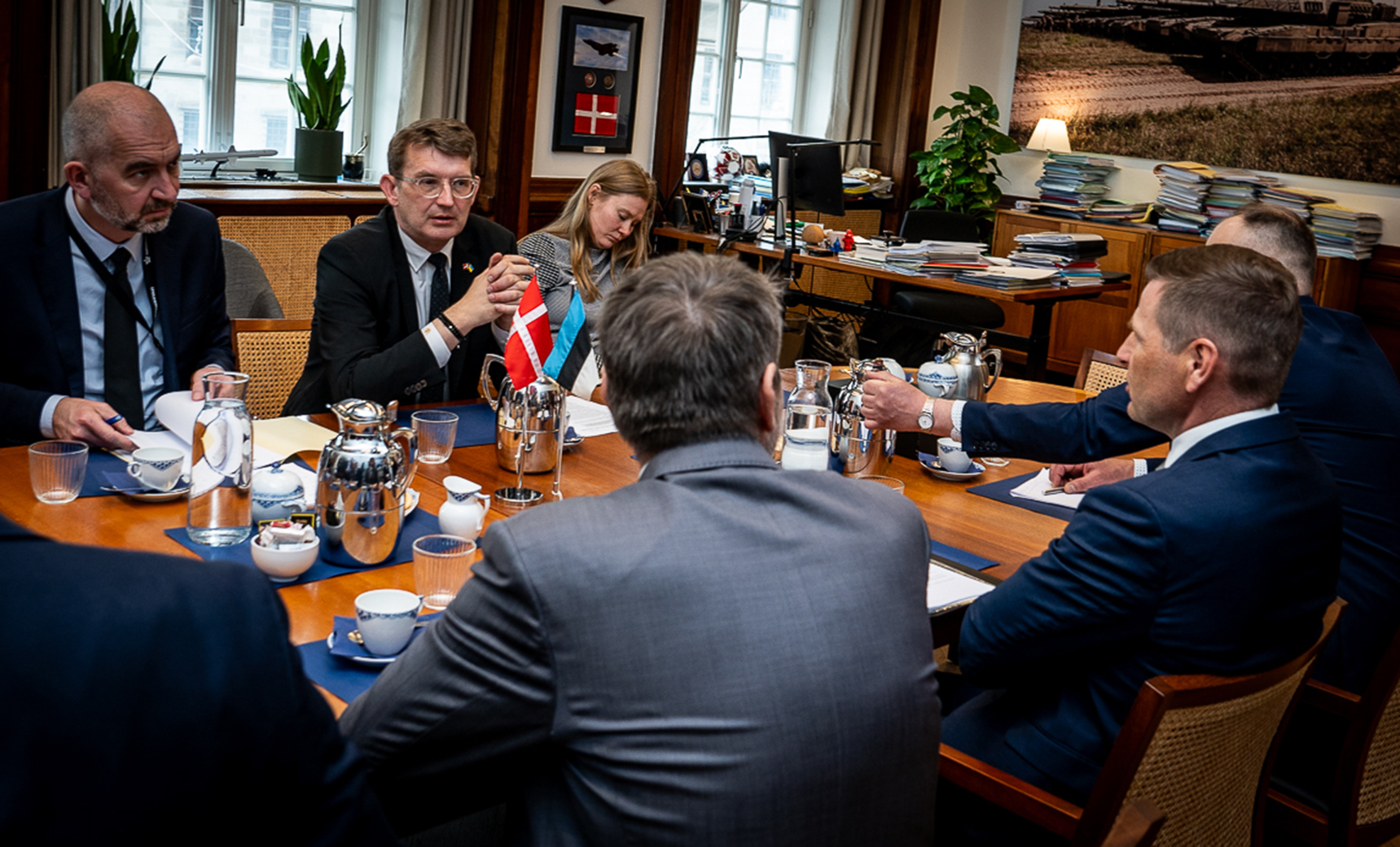 mode med estlands forsvarsminister 2025 artikel